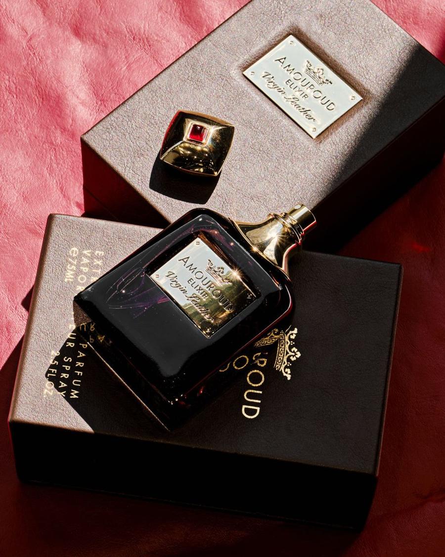 Gold details on a dark fragrance box, photographic reference